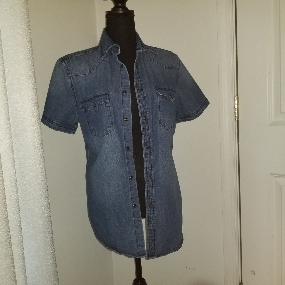 !! Barely worn !! Denim shirt Size S